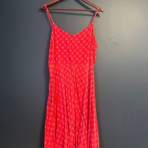Women’s Gap red pattern dress